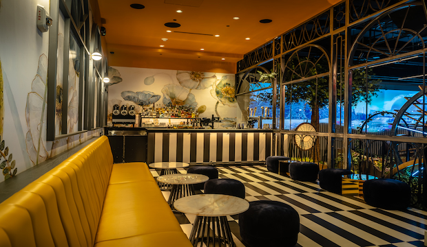The Sun Room: Vibrant Event Space with a Private Bar Best Venues Group highlights NoMad Swingers Golf Club for celebrations.