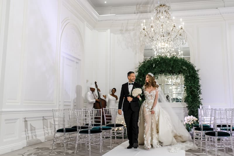 greenary luxury wedding with chic Jazz Band